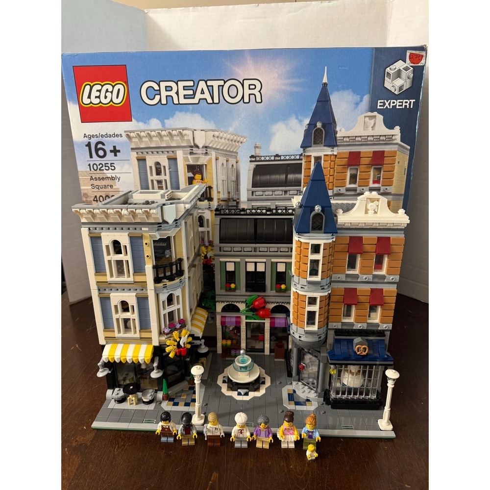 LEGO 10255 Assembly Square 10th Anniversary 99% Complete w/Box No Manual Retired